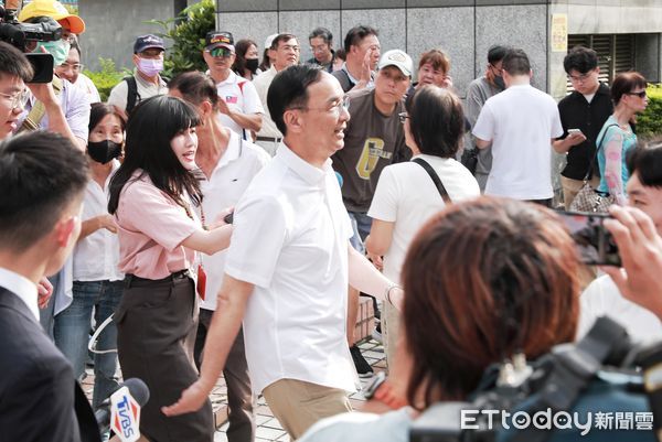 ▲▼國民黨全民叭賴吼出來叫賴清德下台車隊誓師-朱立倫。（圖／記者周宸亘攝）
