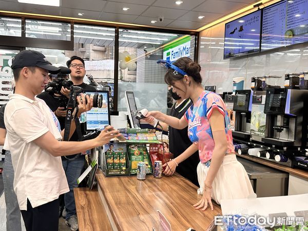 ▲▼全家「李珠珢限定店」快閃至9月底。（圖／記者林育綾攝）