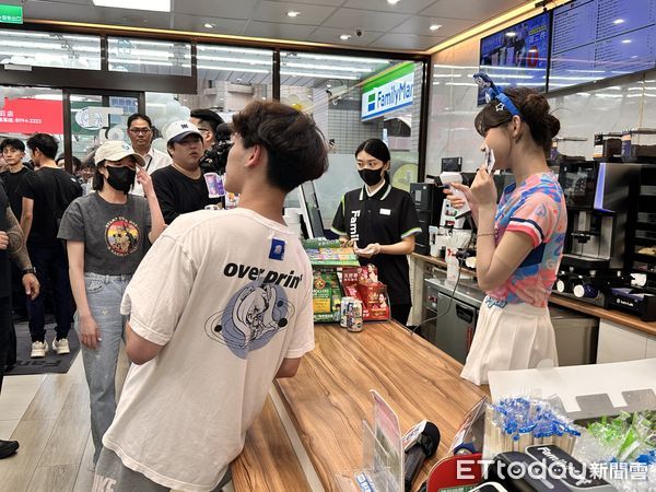 ▲▼全家「李珠珢限定店」快閃至9月底。（圖／記者林育綾攝）