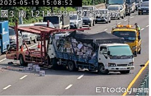 ▲國道3號苗栗後龍地磅站附近路段，下午發生貨車追撞事故，交通受阻1.5小時。（圖／記者楊永盛翻攝）