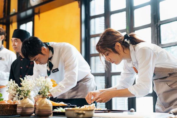 ▲▼姚元浩、莎莎主持網樂節目《嗨！HOW cooking》。（圖／好看娛樂提供）