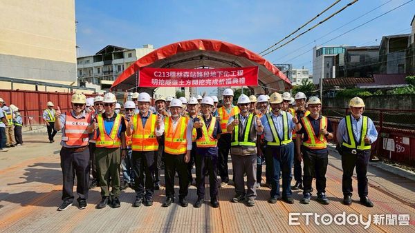 ▲台南鐵路地下化隧道全線順利完成開挖，鐵道局15日舉辦祈福典禮，象徵工程邁入新里程碑。（記者林東良翻攝，下同）