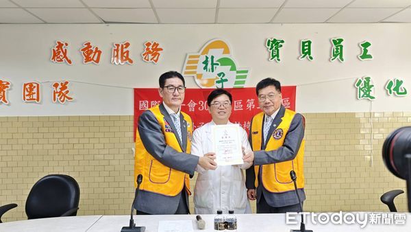 ▲▼    國際獅子會捐贈朴子醫院輪椅　行動傳愛溫暖就醫民眾    。（圖／朴子醫院提供）