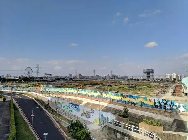 台灣房屋集團趨勢中心執行長張旭嵐指出，軟橋段距離既有的捷運紅線站點不遠，生活機能可仰賴明德、芝山的既有商圈供應。（台灣房屋提供）