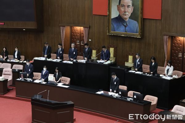 ▲▼默哀 立法院院會 為新北三峽重大車禍 罹難者默哀。（圖／記者屠惠剛攝）