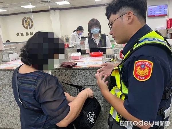 ▲內埔警分局員警阻止陳婦被騙             。（圖／記者陳崑福翻攝）
