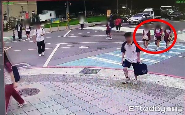 ▲新北市三峽區北大國小旁重大事故，撞擊畫面曝光。（圖／記者黃彥傑翻攝，下同）
