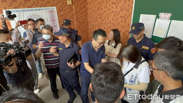 ▲三峽重大事故，檢警20日上午10時許將會新北市政府警察局交通大隊、交通局、當地里長，重回事故現場進行勘驗。（圖／記者陳以昇攝，下同）