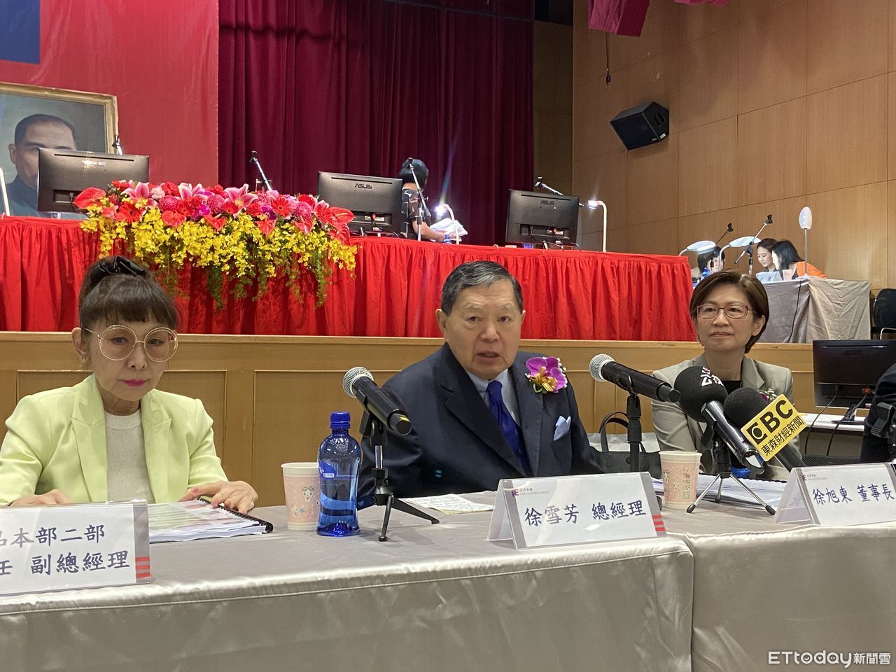 遠東耶誕點燈!徐旭東首度因健康因素缺席 兒子徐國安:不用擔心