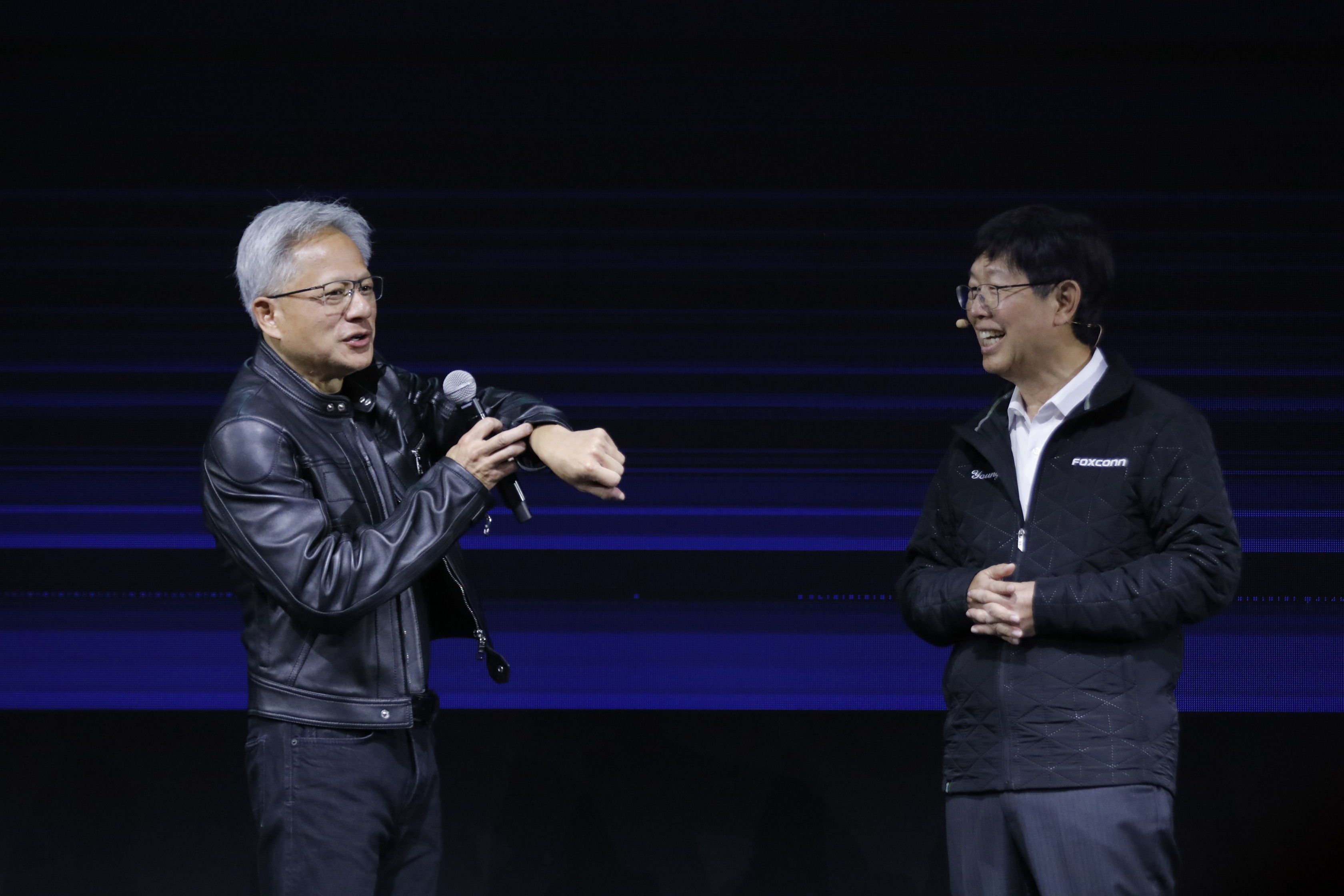 ▲▼黃仁勳站台劉揚偉主題演講，笑回4000萬名錶疑問。（圖／記者湯興漢攝）