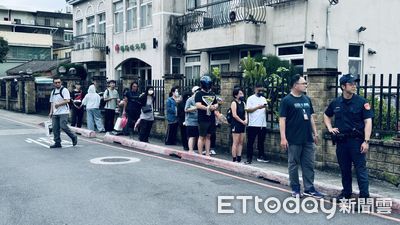 國一女同學2枉死1命危!家屬悲痛招魂 民眾悲痛排隊獻花哀悼