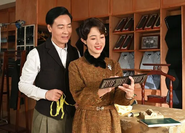 ▲《寶島西米樂》以尹昭德與黃瑄經營的「寶島西服店」為主軸。（圖／台視提供）