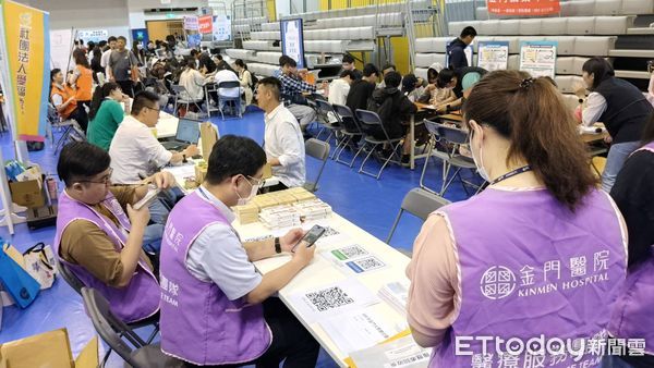 ▲▼         金門大學與勞動部北分署金門就業中心 盛大舉行徵才博覽會60家商家提供1400職缺     。（圖／記者林名揚翻攝）