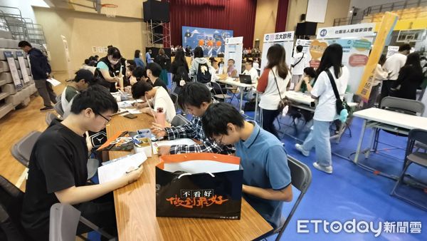 ▲▼         金門大學與勞動部北分署金門就業中心 盛大舉行徵才博覽會60家商家提供1400職缺     。（圖／記者林名揚翻攝）