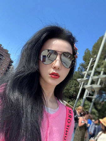 ▲范冰冰近日飛往西班牙旅遊。（圖／翻攝自范冰冰微博）