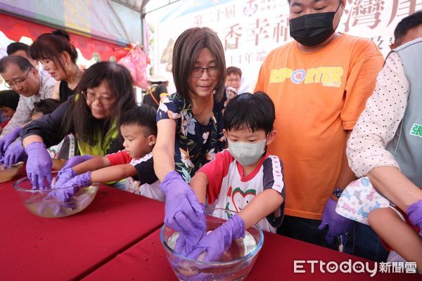 ▲恆春基督教醫院在恆春西門廣場舉辦「粽香幸福台灣尾」活動             。（圖／恆基提供）