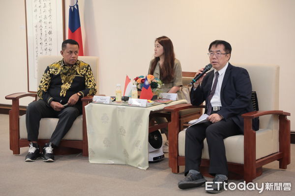 ▲印尼東努沙登加拉省議員阿羅伊秀斯與馬塞利努斯拜訪台南市府，與黃偉哲市長會晤交流農業與教育合作。（記者林東良翻攝，下同）