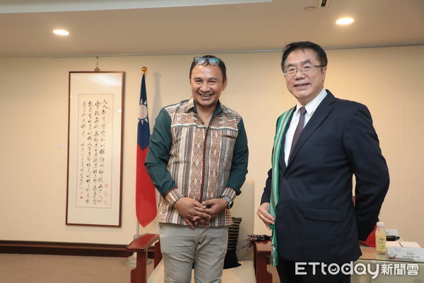 ▲印尼東努沙登加拉省議員阿羅伊秀斯與馬塞利努斯拜訪台南市府，與黃偉哲市長會晤交流農業與教育合作。（記者林東良翻攝，下同）