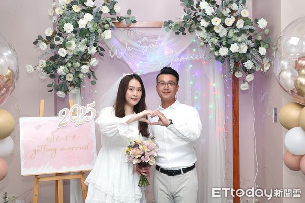 ▲▼   520紀念日，戶政單位打造絕美打卡牆，嘉市府祭出多項好禮鼓勵樂婚願生   。（圖／嘉義市政府提供）