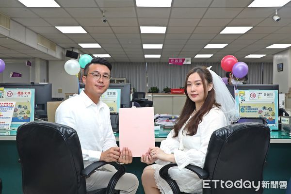 ▲▼   520紀念日，戶政單位打造絕美打卡牆，嘉市府祭出多項好禮鼓勵樂婚願生   。（圖／嘉義市政府提供）