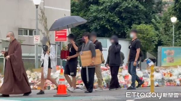 ▲三峽重大事故，洪姓女騎士一雙兒女、丈夫現身招魂，一次就允杯。（圖／記者陳以昇攝，下同）
