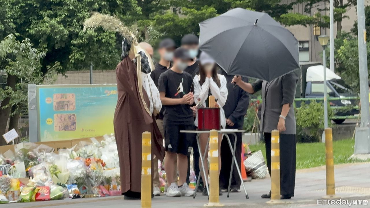 快訊／接小孩下課遭撞亡！三峽女騎士一雙兒女沒了媽…夫心碎招魂