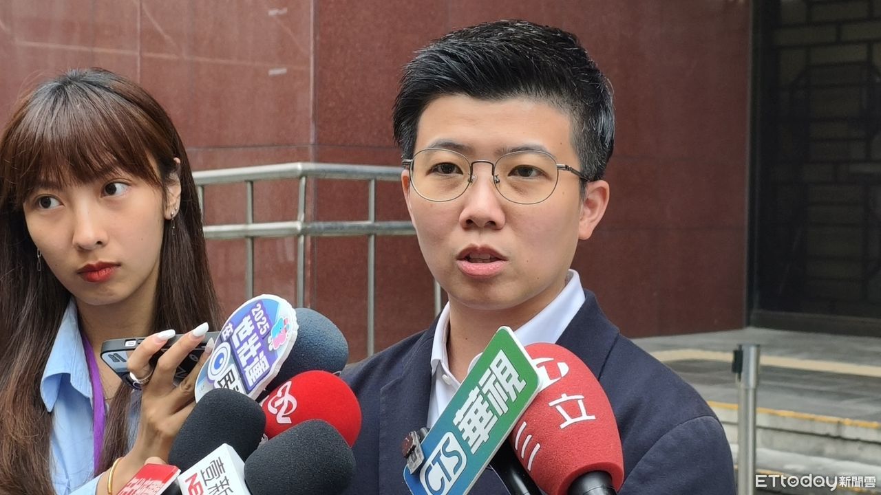 直播遇小粉紅踢館「要台灣還故宮」!苗博雅:那國民黨也還回去?