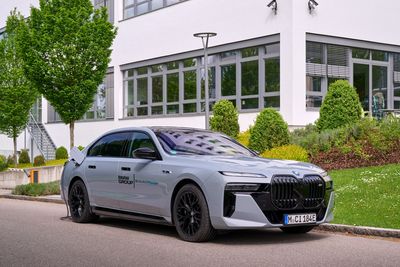 BMW「全固態電池i7」上路測試!高能量密度、將建新電池產線