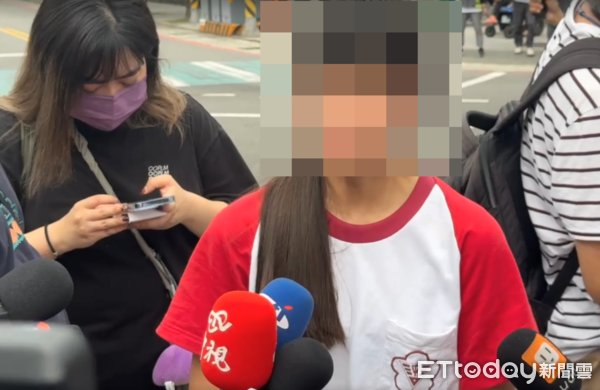 ▲死者同學在現場痛哭失聲。（圖／記者陳以昇翻攝）