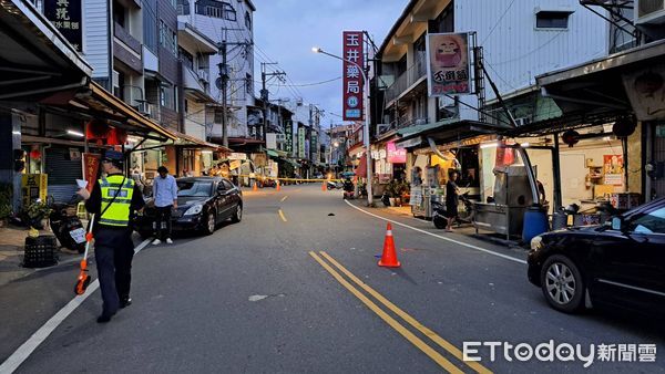 ▲▼台南玉井老街車禍。（圖／記者林東良翻攝）