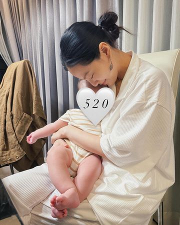 ▲曾之喬首次曬出寶寶全身照。（圖／翻攝自曾之喬臉書）