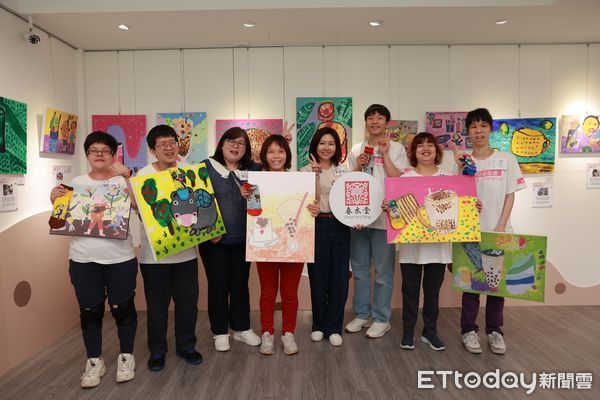 ▲瑪利亞青年克服腦麻開啟創作夢　奧運金牌李洋現身力挺珍奶襪。（圖／記者游瓊華翻攝）