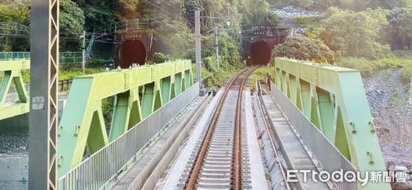 ▲台鐵公司表示，北迴線和仁至崇德今晨搶通，東正線恢復單線雙向行車。（圖／記者王兆麟翻攝，下同）