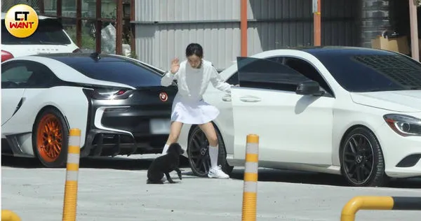 舊情綿綿1／才否認復合⋯GINO貼心幫忙夏宇禾　開車進入女方住處