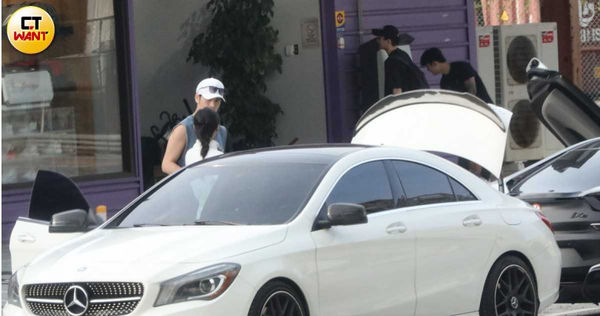 舊情綿綿1／才否認復合⋯GINO貼心幫忙夏宇禾　開車進入女方住處