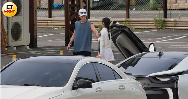舊情綿綿1／才否認復合⋯GINO貼心幫忙夏宇禾　開車進入女方住處