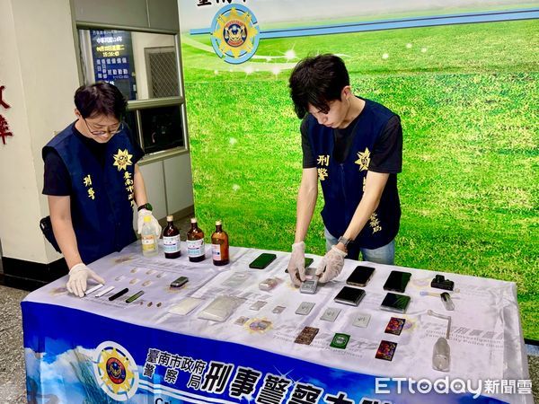 ▲台南市刑大破獲偏僻神壇毒品交易據點，查扣毒品與子彈，兩名嫌犯落網。（記者林東良翻攝，下同）