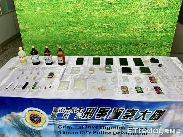▲台南市刑大破獲偏僻神壇毒品交易據點，查扣毒品與子彈，兩名嫌犯落網。（記者林東良翻攝，下同）