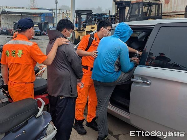 ▲▼2名陸籍男子偷渡，在金門地區二膽島被海巡查獲。（圖／記者林名揚翻攝）