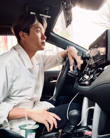 ▲▼黃少谷考取證照投身當房仲。（圖／翻攝自臉書）