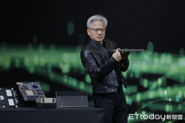 ▲▼輝達創辦人暨執行長黃仁勳21日舉行國際記者會，面對五花八門的問題黃仁勳都耐心以對。（圖／記者湯興漢攝）