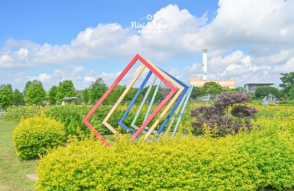 ▲▼后里環保公園花田綠廊-金針花向日葵盛開中，台中免費賞花秘境。（圖／部落客Nini and Blue 玩樂食記授權提供）