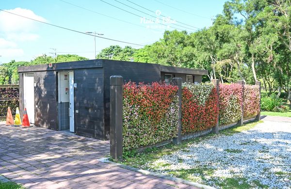 ▲▼后里環保公園花田綠廊-金針花向日葵盛開中，台中免費賞花秘境。（圖／部落客Nini and Blue 玩樂食記授權提供）