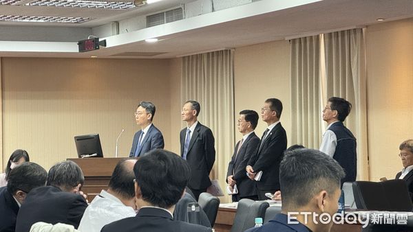 ▲▼交通部長陳世凱於立法院備詢。（圖／記者周湘芸攝）