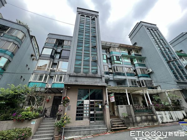 ▲▼       信義區華廈      。（圖／記者項瀚攝）