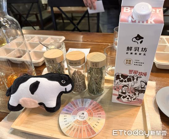 ▲▼本土小農鮮乳代表品牌「鮮乳坊」，透過AI智慧管理牧場和牛隻健康，並打造各種寵牛設備，生產出標榜比北海道更優質的鮮乳。（圖／記者林育綾攝）