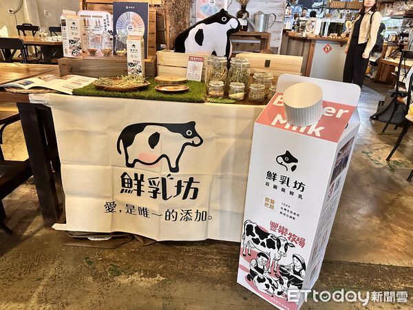 ▲▼本土小農鮮乳代表品牌「鮮乳坊」，透過AI智慧管理牧場和牛隻健康，並打造各種寵牛設備，生產出標榜比北海道更優質的鮮乳。（圖／記者林育綾攝）