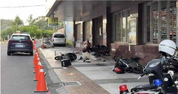 台南玉井區昨（20日）驚傳車輛暴衝事故，一對老夫妻外出散步時，突遭駕駛廂型車的38歲嚴姓男子撞上，導致夫妻倆1死1重傷。（圖／報系資料照）