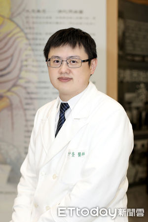 ▲陳中奎醫師提醒民眾，在氣溫上升、濕氣加重的時節，應適時調養身體，預防不適，維持健康。（圖／慈濟醫學中心提供，下同）