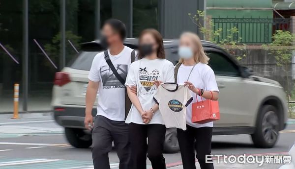▲張姓女學生家屬重回現場，呼喊寶貝不要怕，快回醫院治療。（圖／攝影中心翻攝）